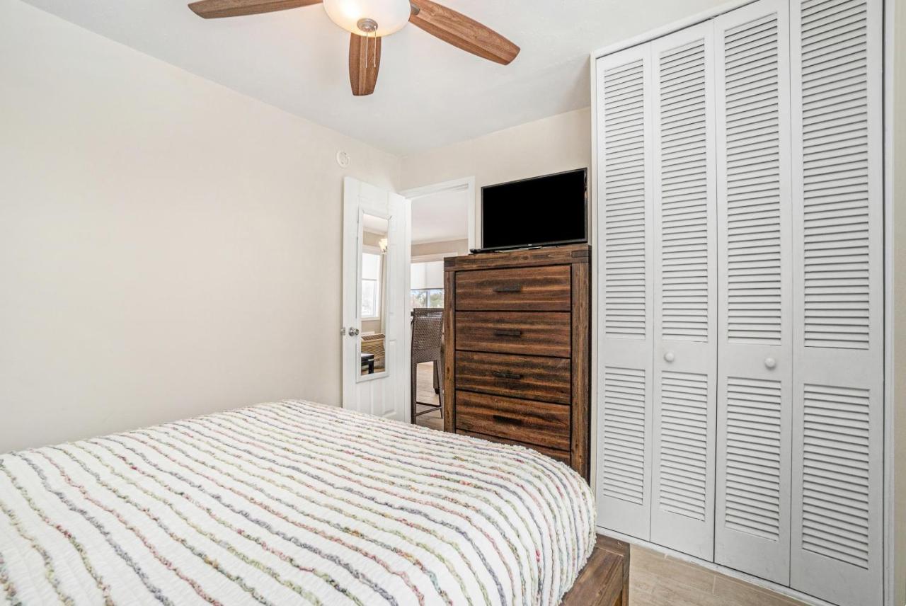 Waterside Suites Saugatuck Zimmer foto
